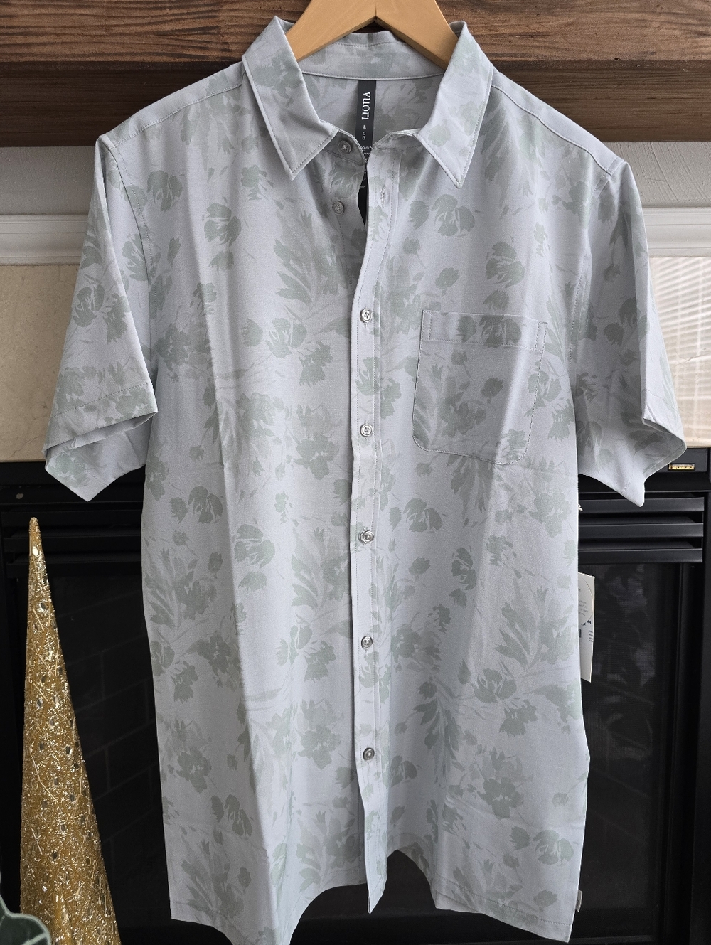 NWT Vuori Short Sleeve Button Down Shirt